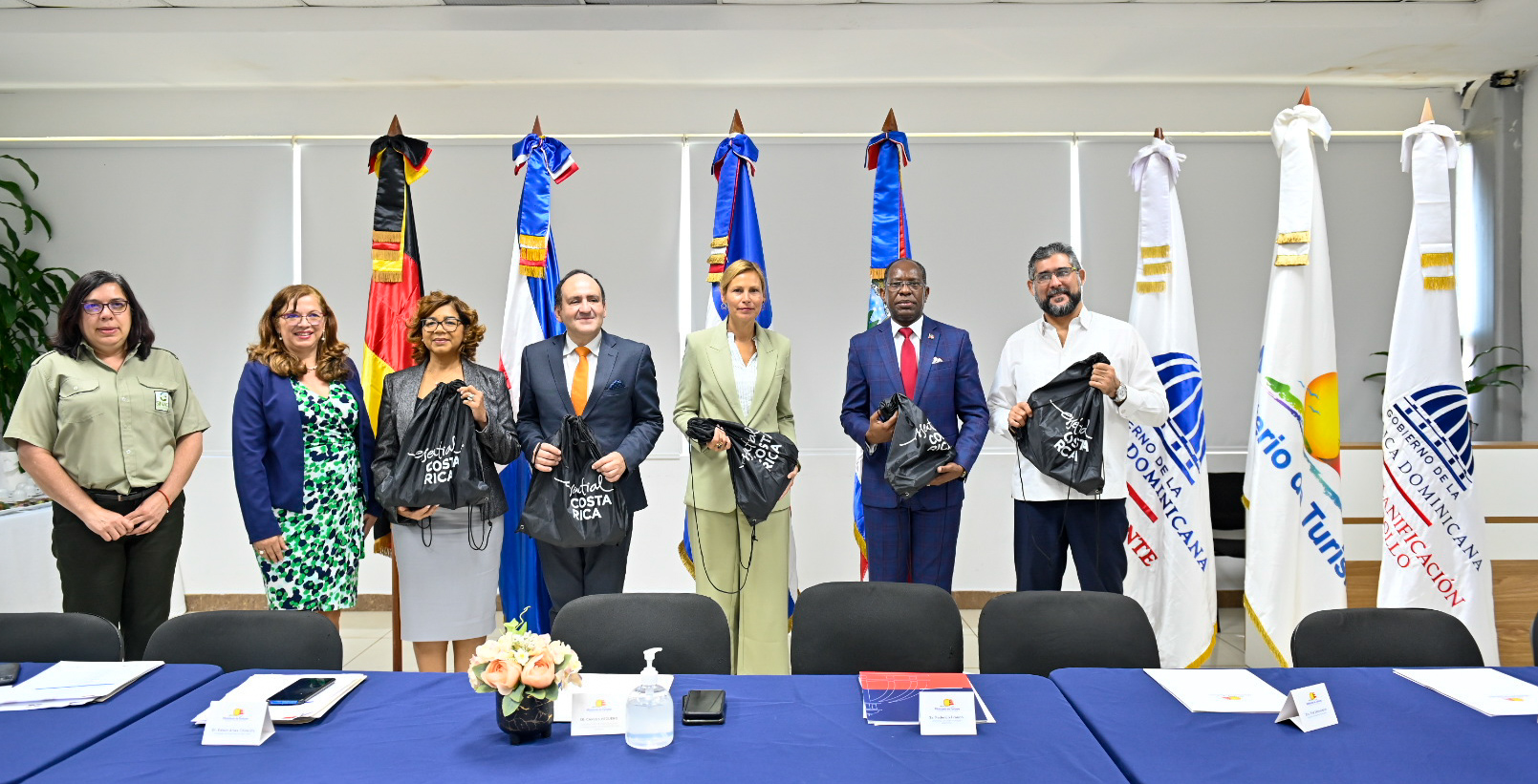 MITUR recibe delegación de Costa Rica para compartir experiencias en proyecto gestión sobre áreas protegidas en destinos turísticos
