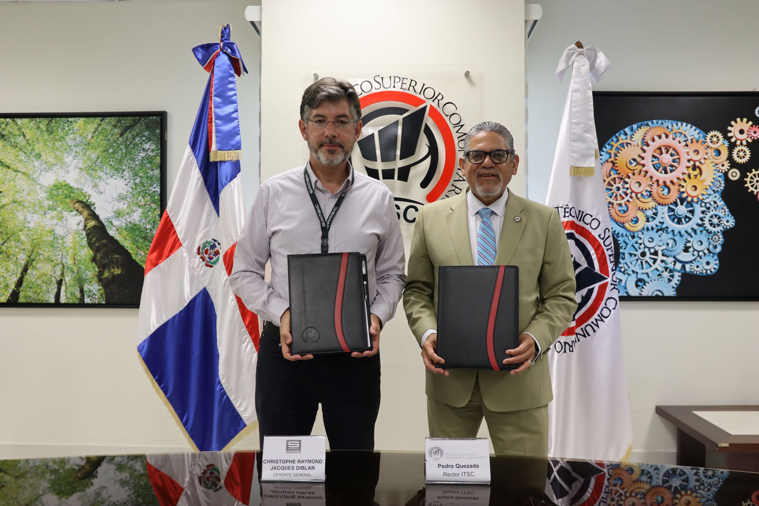 El ITSC firma acuerdo de pasantía laboral con Samsic Handling Dominicana