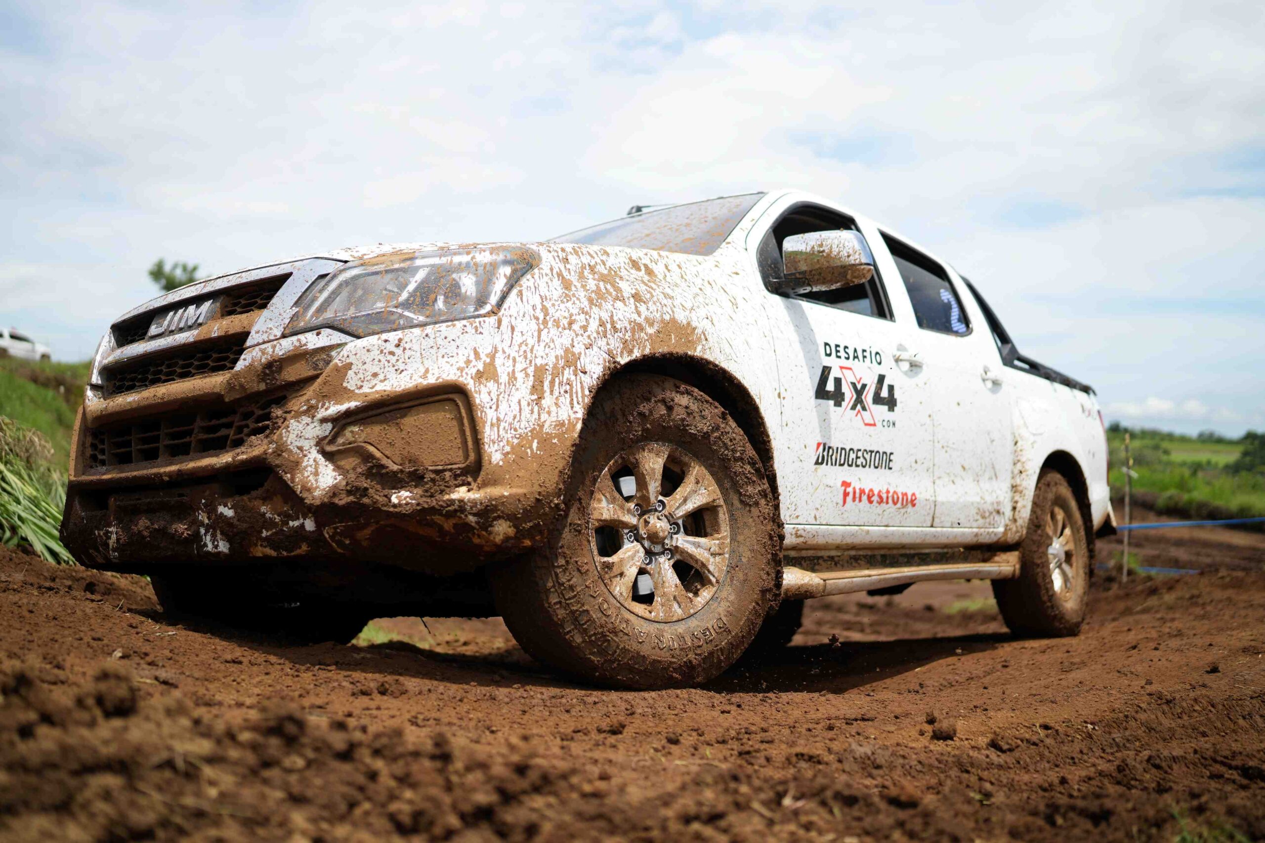 Bridgestone presenta DESTINATION XT para caminos desafiantes