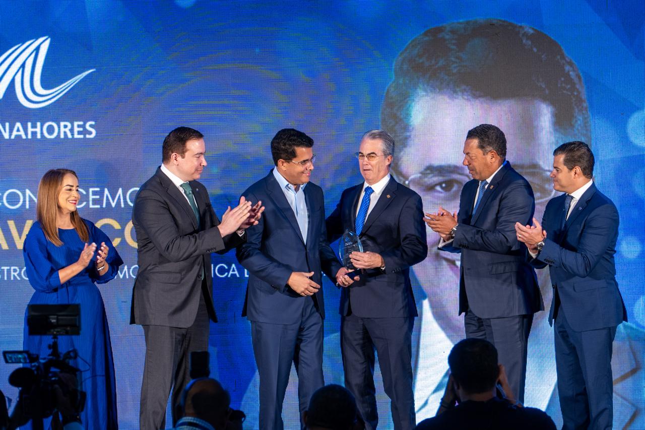 Banca comercial reconoce a David Collado