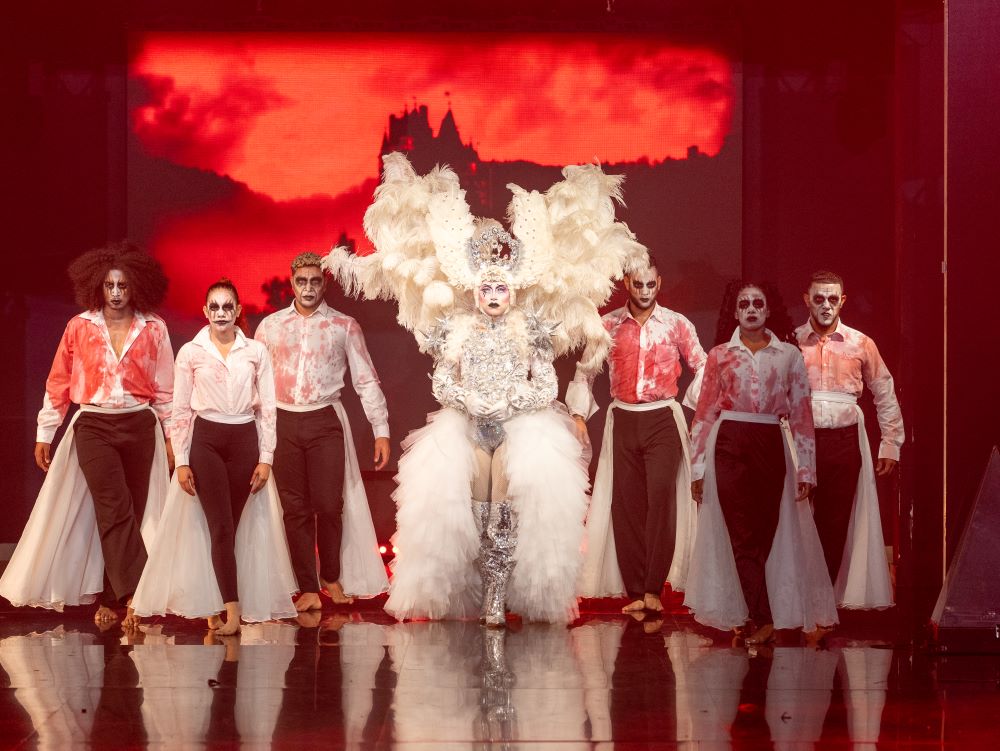 Lopesan Costa Bavaro presenta espectáculo de Halloween «Luna de Sangre»