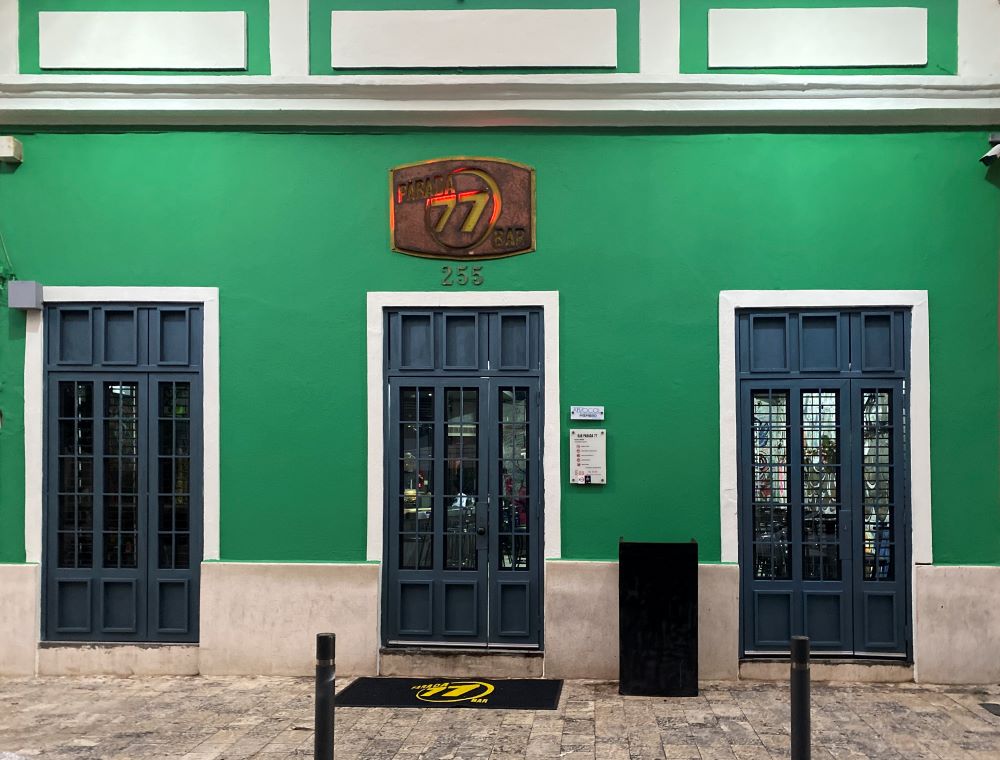 El bar Parada 77 conmemora su 24 aniversario y lanza una nueva selección de «tragos de autor»