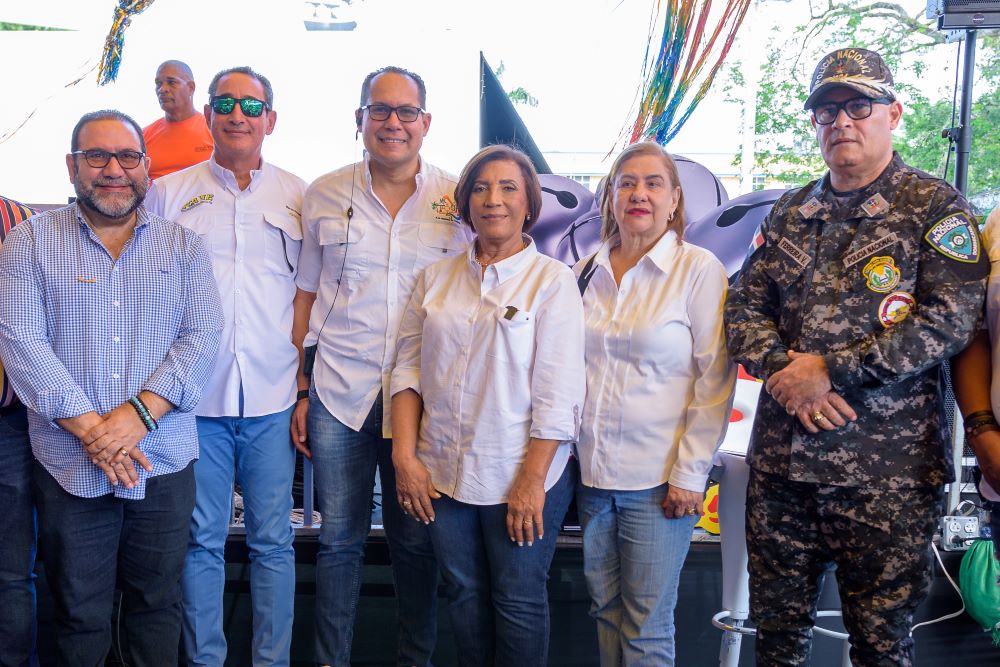 Ramon Rogelio Genao, Martin Duquela, Activil, Amparo Custodio, Luisa de la Mota y Gral. Juan Pablo Ferreira.