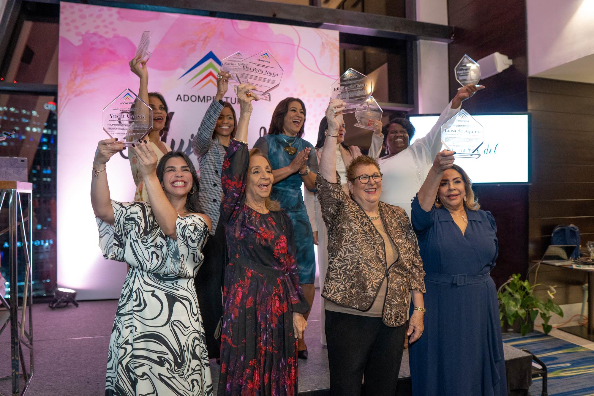 Adompretur reconoce a ocho mujeres destacadas del turismo