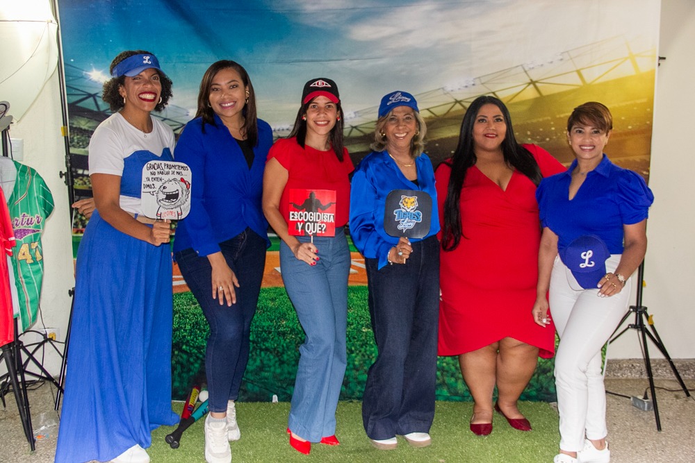 Cristina Rosario, Amelia Reyes, Hilda Castillo, Mayra De Peña, Rita Pérez y Carmen Bretón.