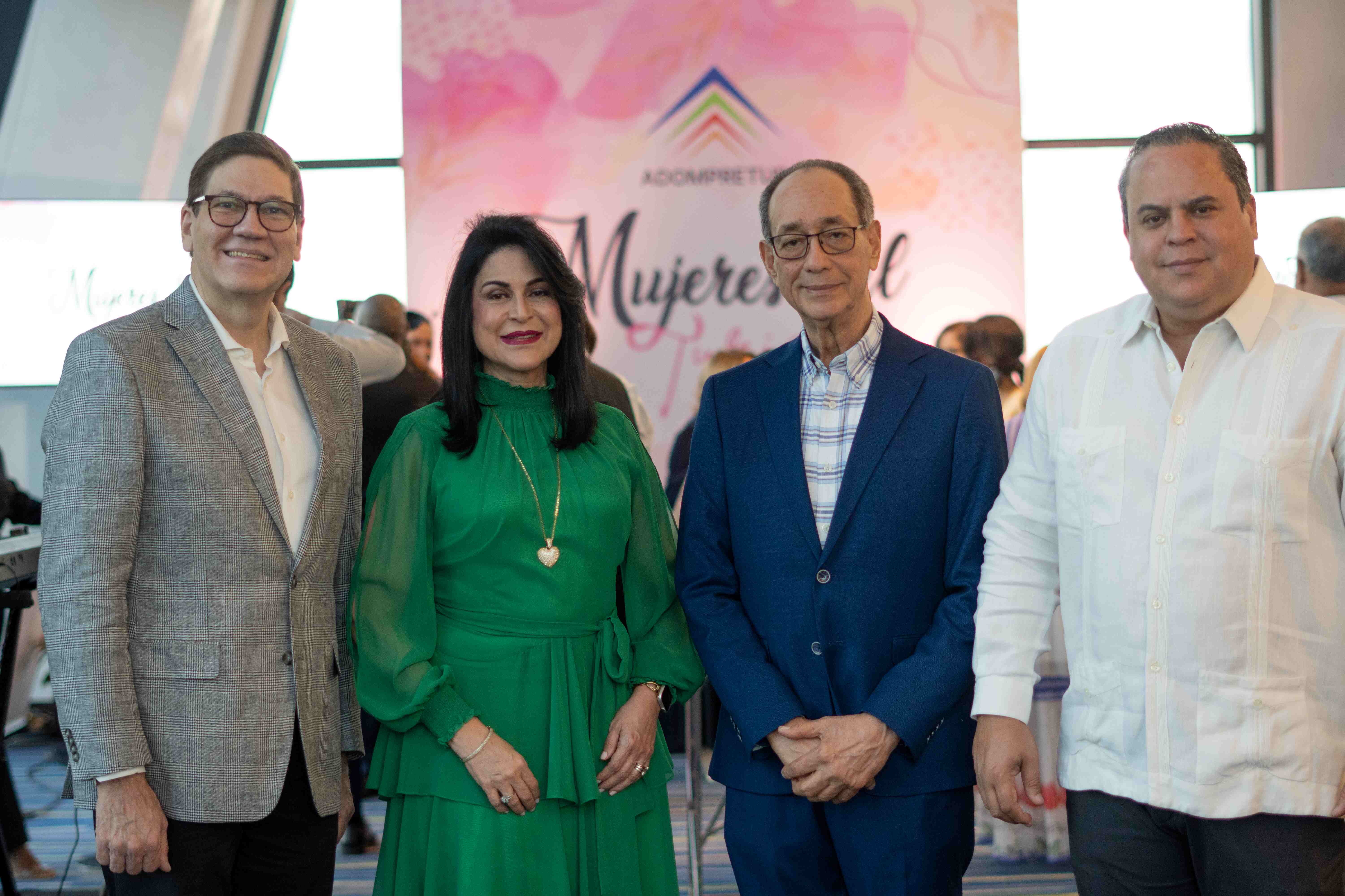 Eduard E. Gottschalk, Amelia Reyes Mora, Luis Felipe Aquino y Francisco Liriano.