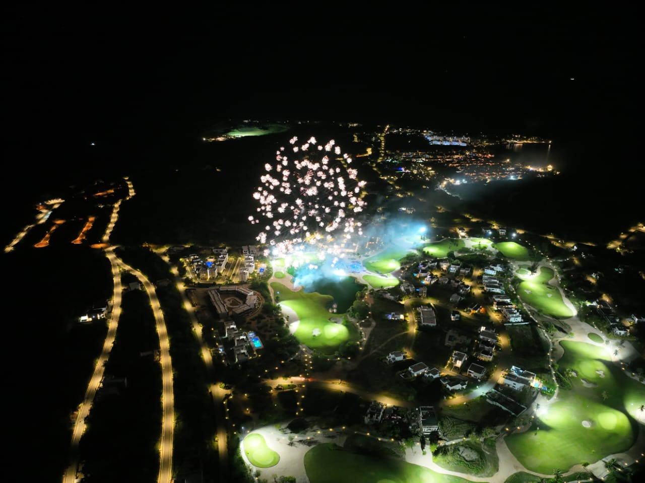 Playa Nueva Romana inaugura campo de golf iluminado