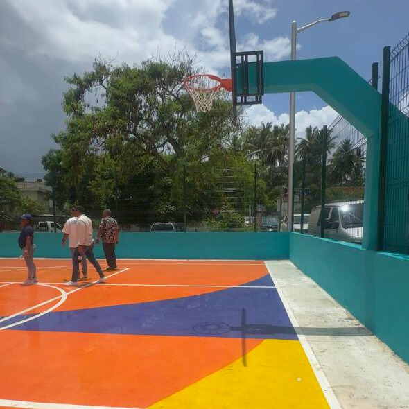 Cancha de baloncesto y vóleibol