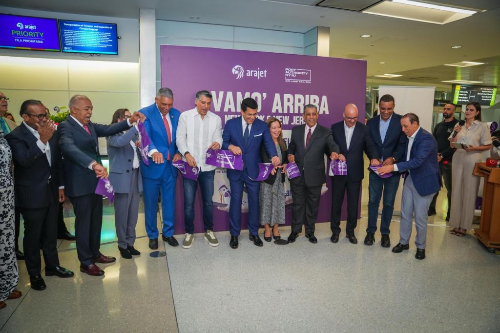 Inauguración oficial de la ruta SDQ-EWR