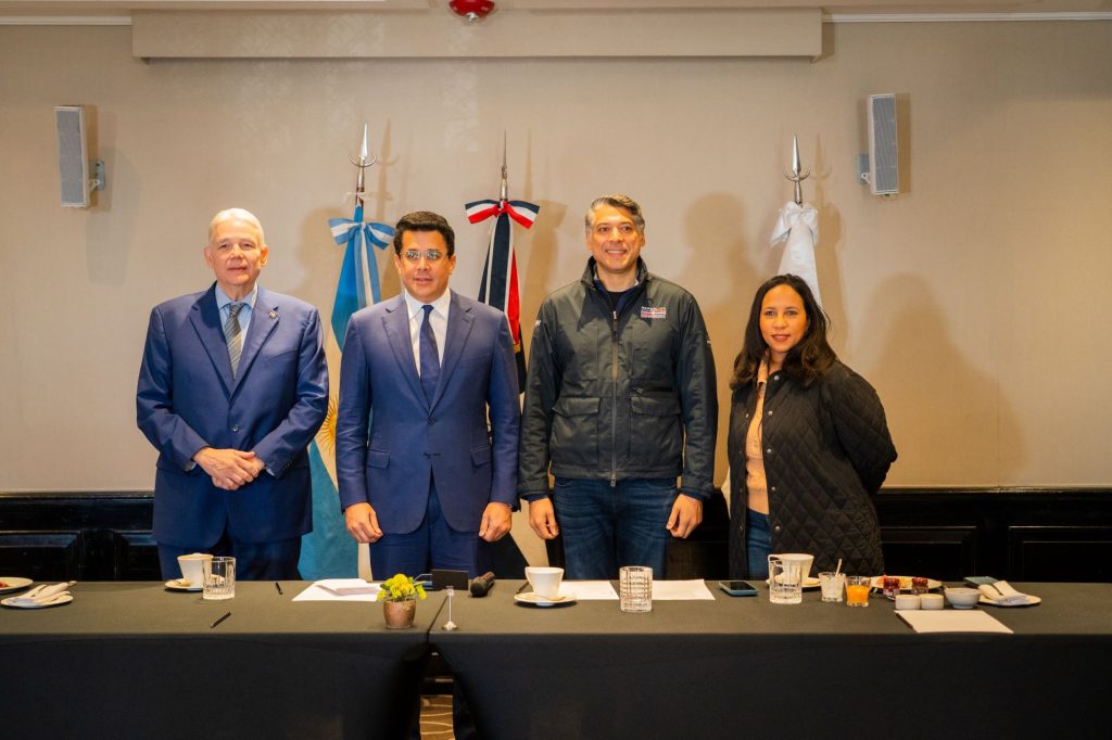 Jorge Mateo, David Collado, Victor Pichardo y Jacqueline Mora.