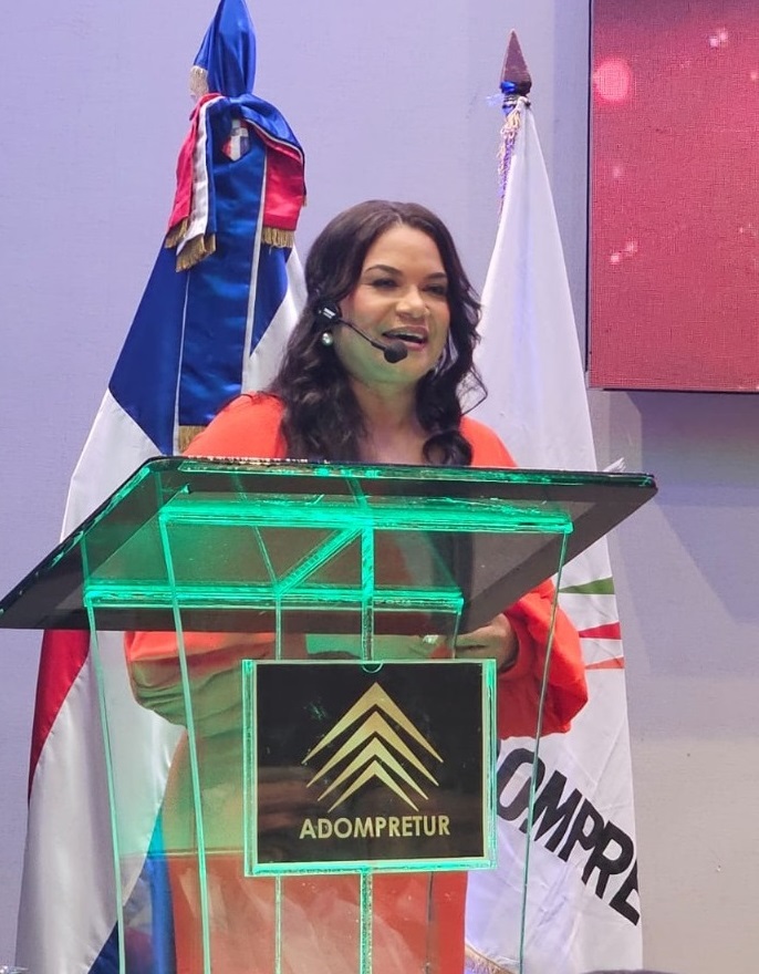 Sarah Hernández asume presidencia de Adompretur