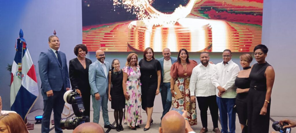 Cristian Mota, Cristina Rosario, José Alberto Selmo, María Mercedes, Mayra Del Peña, Amelia Reyes, Salvador Batista, Yenny Polanco, Héctor Méndez, Luis Santiago Severino, Carmen Bretón y Yubelkys Mejía.