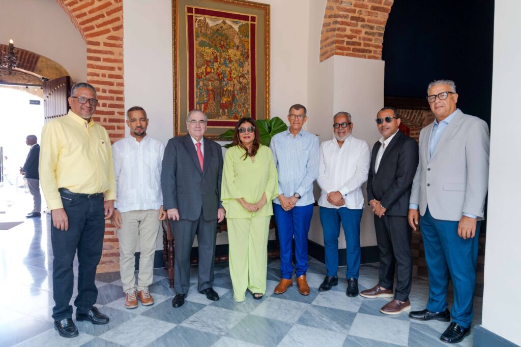 Bartolo García, José Alfredo Espinal, Manuel
García Arévalo, Bélgica Suárez, Nelson Peralta, Anthony Marte, Norberto Rubio y César
Hernández.
