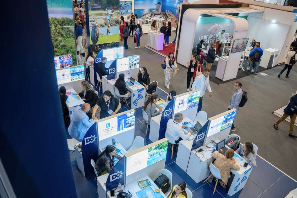 Stand de la República Dominicana en IBTM Américas 2025.