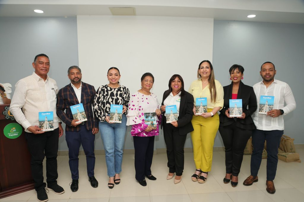Julio Abreu Cáceres, Santiago Álvarez, Patricia Muñoz, Dorka Balcácer Tejada, Rosa Ángela Rivas, Belkis Candelier, y Mirka Hernández.