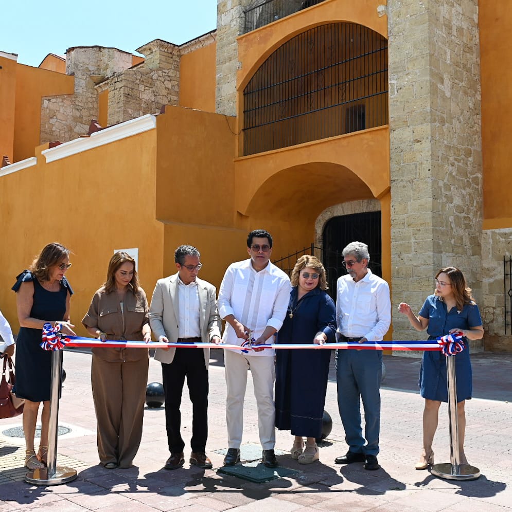 Corte de cinta inaugural de las obras.