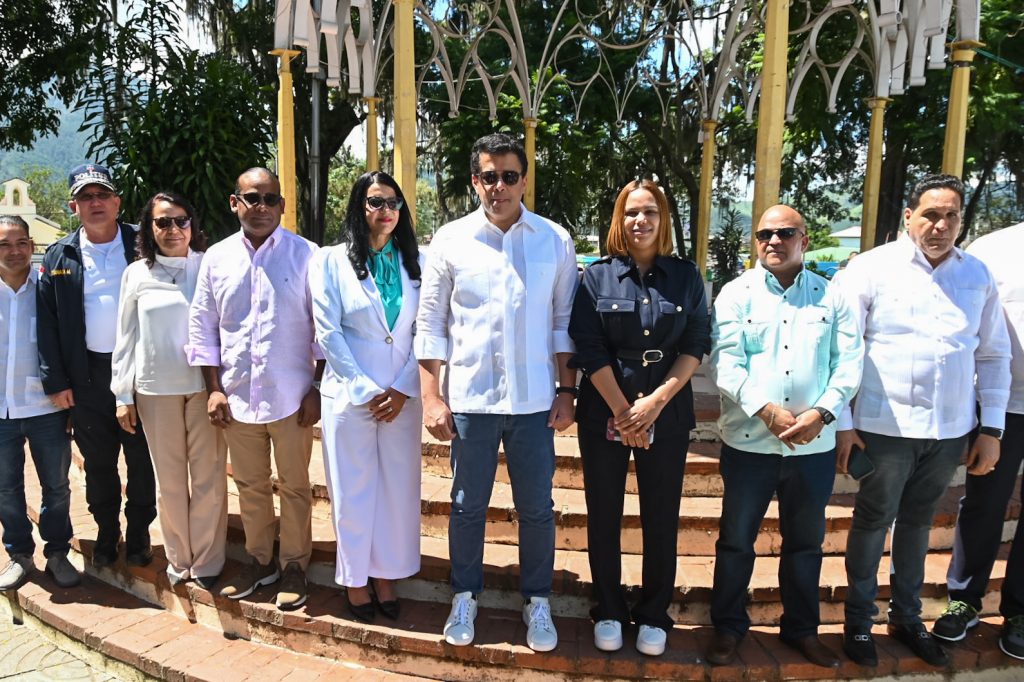 David Collado, junto a autoridades provinciales y municipales.