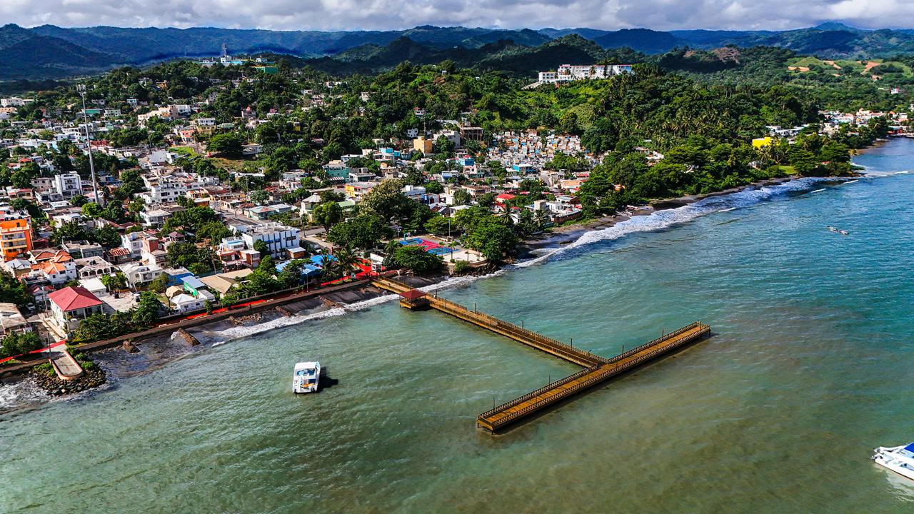 Ministro Collado entrega nuevo muelle turístico de Miches