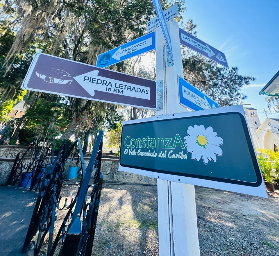 Turismo inicia reconstrucción del parque central de Constanza