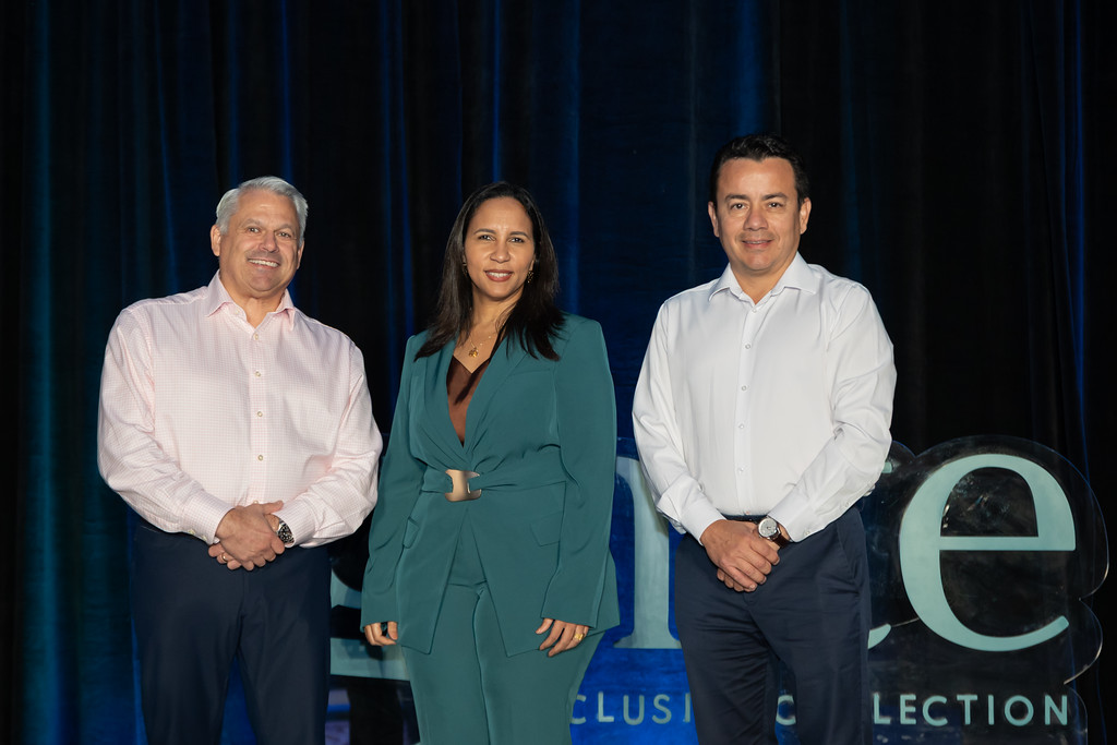 Vice Ministra de Turismo Jacqueline Mora, Jhon Long y Luiz Nuñez de Hyatt´s Incluisve Collection (1)