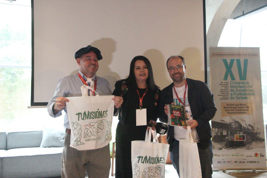 Ronaldo Santini, secretario de Turismo de Rio Grande Do Sul; Maria Aurelia Mendieta, periodista argentina y Felipe, secretario municipal de Turismo de Caxias Do Sul.