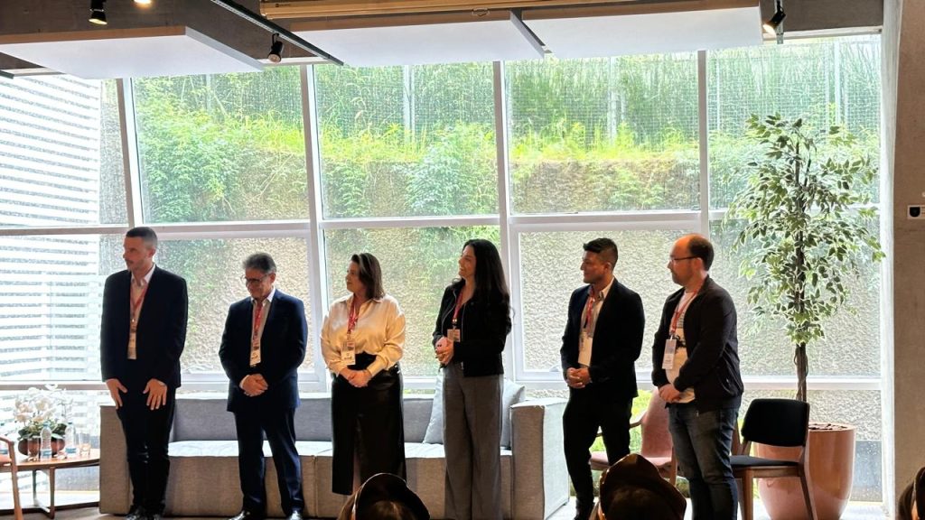 Autoridades de Caxias do Sul durante la presentacion del destino como parte de la Red de Turismo Emergentes