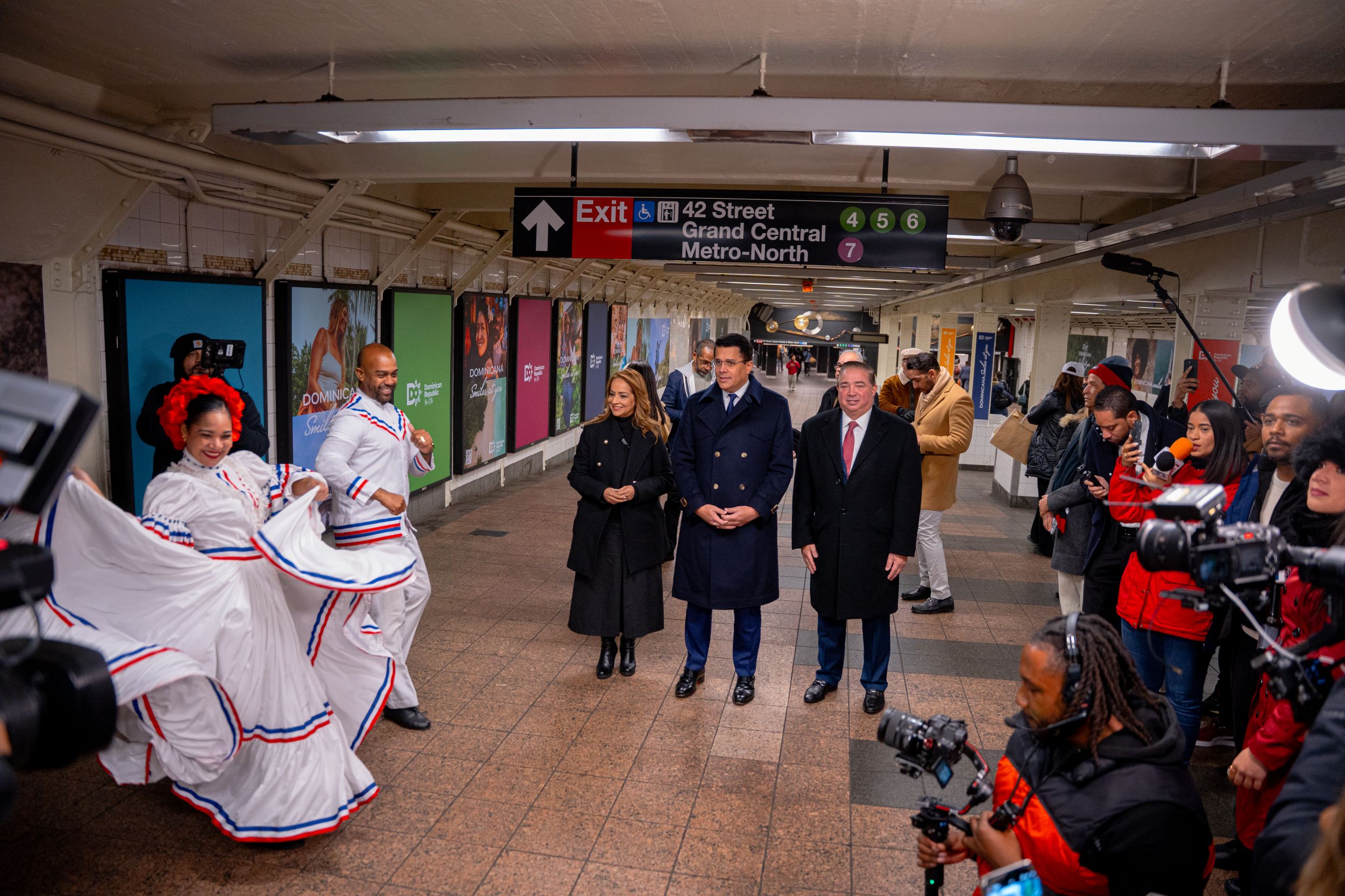 RD ilumina Grand Central con campaña Subway To Paradise